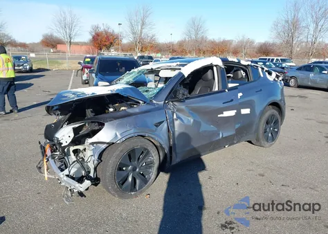 2024 Tesla Model Y Long Range Dual Motor All-Wheel Drive from USA, damaged, VIN 7SAYGAEE3RF212921